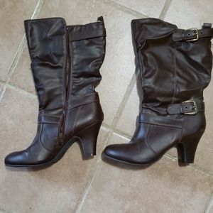 Medium height brown maurice's boots